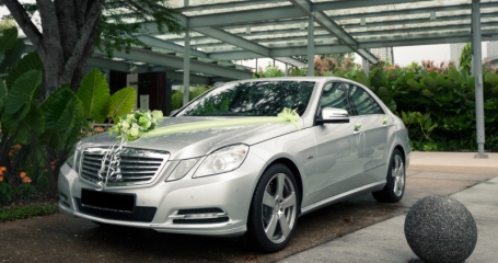 Cho thuê xe cưới 4 chỗ Mercedes E250